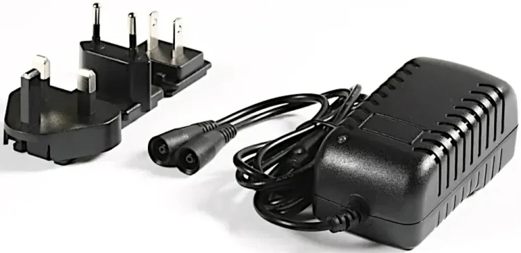 Macna 7,4V/1A  165-8084-101